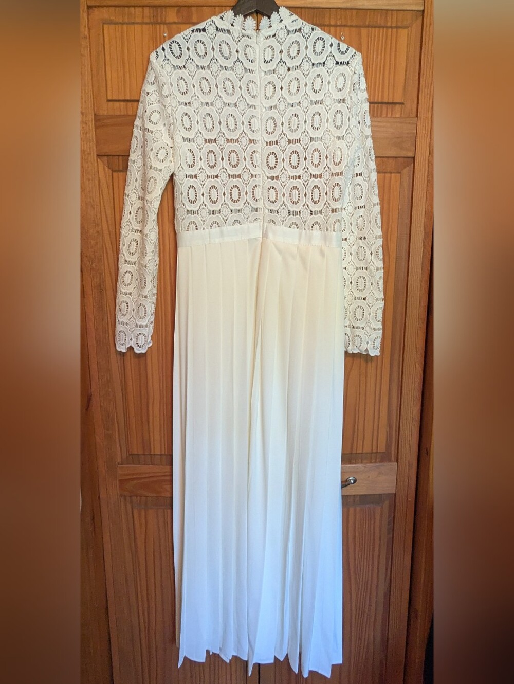 EUC Self-Portrait Ivory Lace Long-Sleeve Pleated Crochet Floral Maxi Dress - Picture 2 of 6